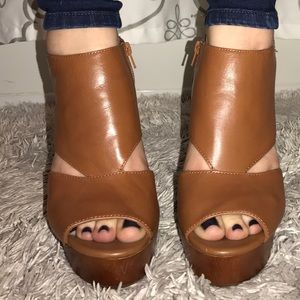 NWOT!!! GIANNI BINI SUMMER HEELS